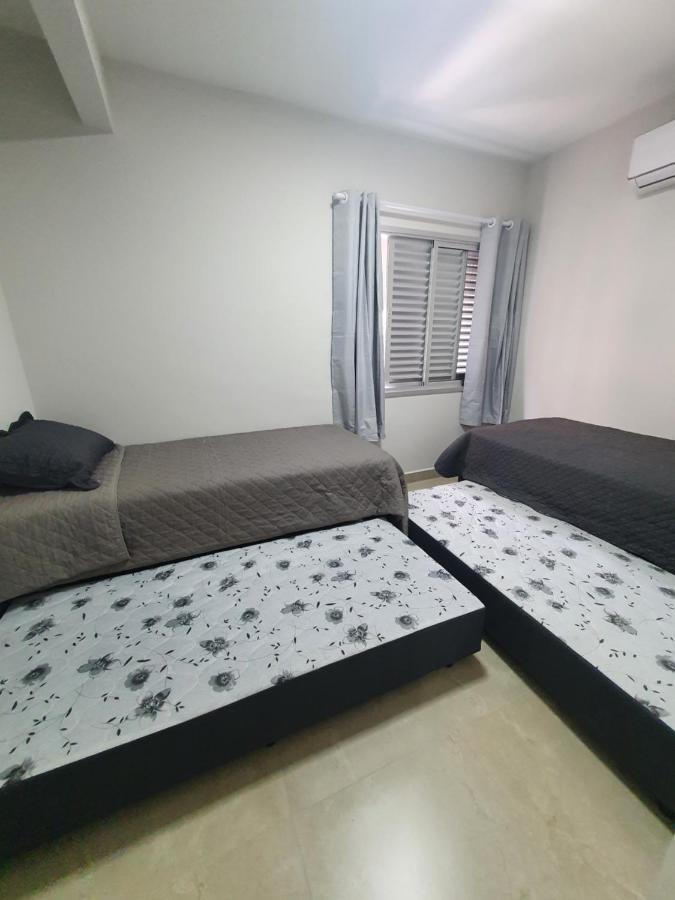 Lindo Apto Enseada 2 Qtos 6 Pess 300 Mts Praia Apartment *